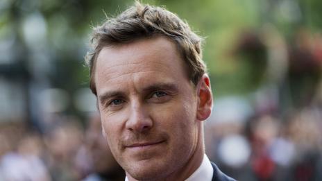 Майкъл Фасбендер излиза с бившата на Джерард Бътлър