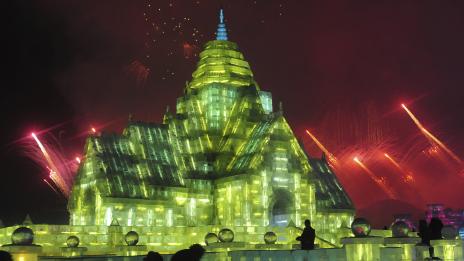 Гигантски фигури от лед забавялват китайците през януари