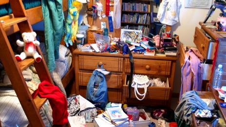 Разхвърляни сте в дома и в душата си