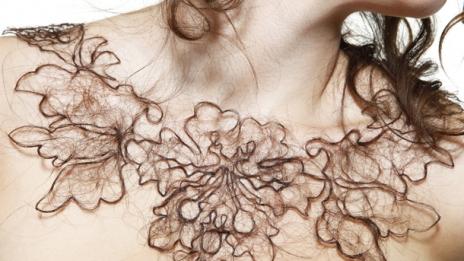 От какво е изработена тази огърлица?