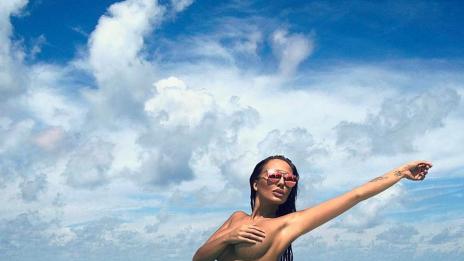 Чар или бедствие: Николета се сбогува с Малдивите гола