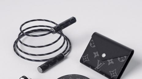 Партия белот, тенис на маса или скок с въже с Louis Vuitton