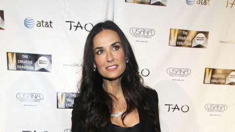 Деми Мур стана гъста с Ръсел Бранд