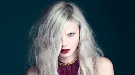 Платинено русо безгрижие