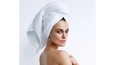 Кийра Найтли е поредната звезда, която позира по хавлия за Марио Тестино