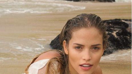 Да падат дрехи: Бразилският топмодел Каролина Диас