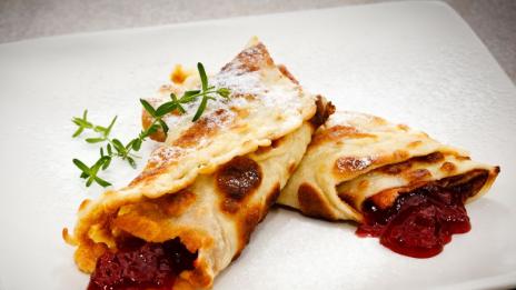 Трябва да сготвите нещо бързо и вкусно? Заложете на палачинки!