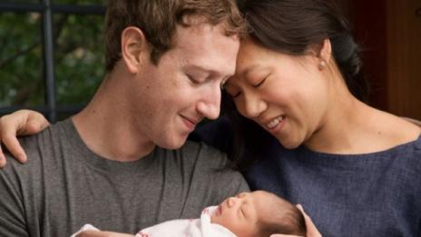 Марк Зукърбърг се справя с памперсите за 20 секунди