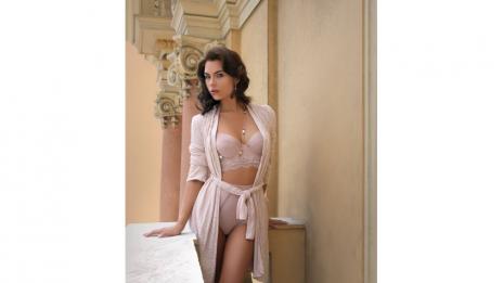 Бившата на Матеус стана рекламно лице на бельо