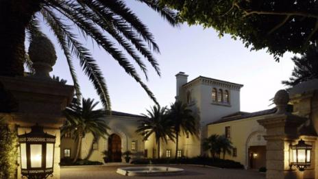 Резиденция на милиардер: Вижте „Ниската палма“