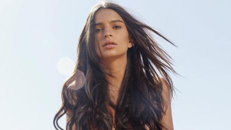 Без задръжки: Емили Ратайковски свали всичко