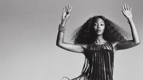 Наоми Кембъл - грация на един крак