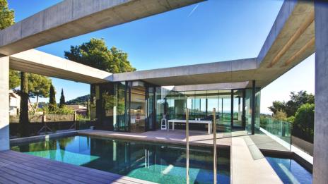 Модерна стъклена вила в Майорка