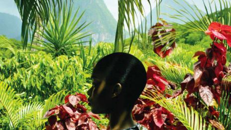 Тъмната Дженил грее в Elle