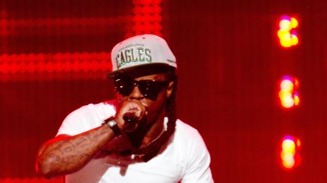 Погнаха рапъра Лил Уейн за данъци