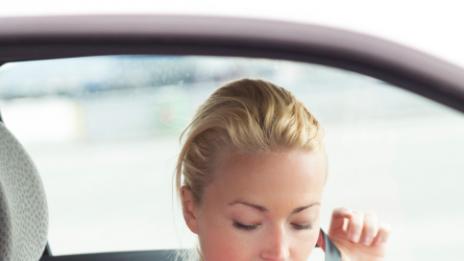 В безопасност зад волана