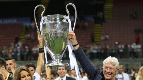 Ричард Гиър изгледа финала на Шампионска лига с гаджето си