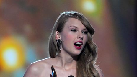 И Тейлър Суифт ще прави парфюм