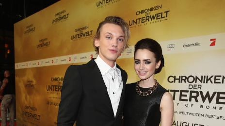 Лили Колинс се събра с Джейми Кембъл Бауър