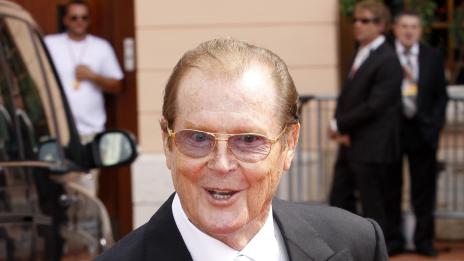 Роджър Мур: Спал съм повече мацки от Бонд