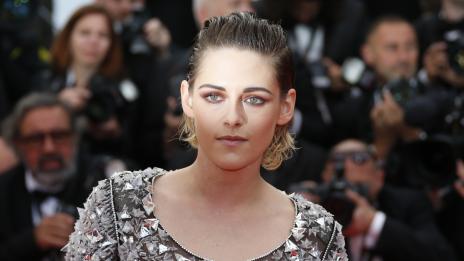 Бюти урок от Кристен Стюарт: Перли като очна линия