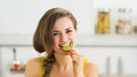 По-малко въглехидрати или по-малко мазнини за по-ефективно отслабване?