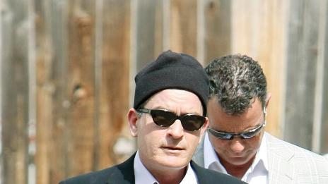 Чарли Шийн герой в документален филм