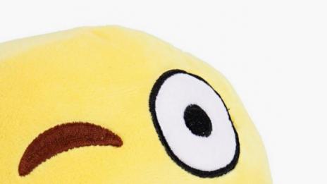 Усмихни се: Пантофки-емотикони, а и още нещо...