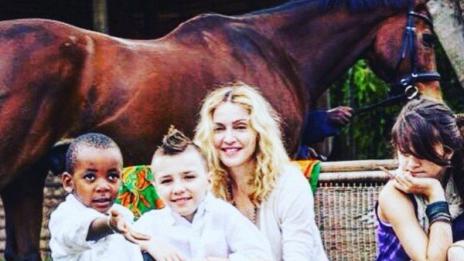 Мадона е съкрушена. Роко ѝ липсва