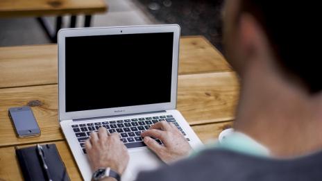 10 съвета за интроверти: Как да ви забележат на работа?