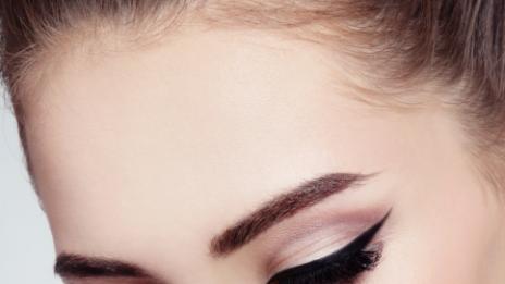 Как да поставяме очна линия според формата на окото