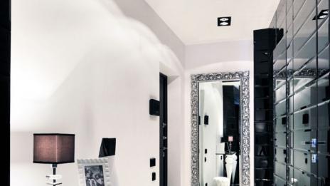 Спиращ дъха интериор черно и бяло