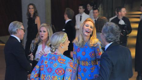 Неловко! Ники Хилтън и жената на Хилфигър с еднакви рокли