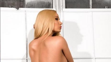 Чар или бедствие: Иги Азалия топлес