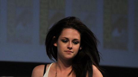 Патинсън уреди Кристен във видео (видео)