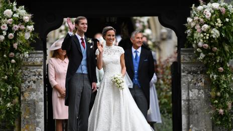 Най-красивите сватбени рокли сред знаменитостите за 2017 година