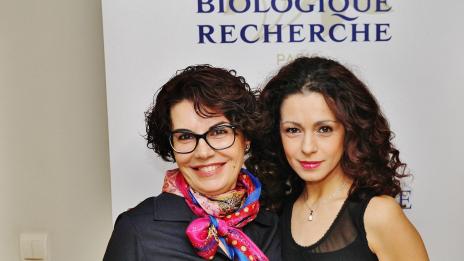 Актрисата Елена Петрова се разкрасява с козметика от бъдещето