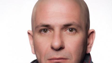 Луксозна фолкдива и оръфан актьор, кого ще избере младият?