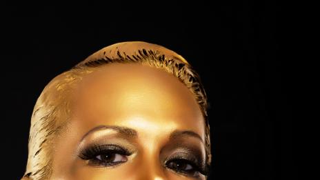 24-каратови мигли са хит това лято във Великобритания