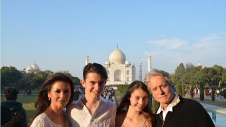 Катрин Зита-Джоунс сбъдва мечти в Индия