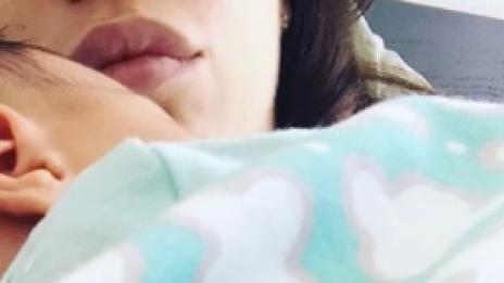 Мика дебютира с дъщеричката си в Instagram