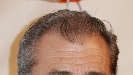Мел Гибсън се появи с видимо оредяла коса