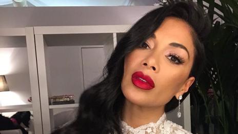 Никол Шерцингер с рокля на Невена Николова