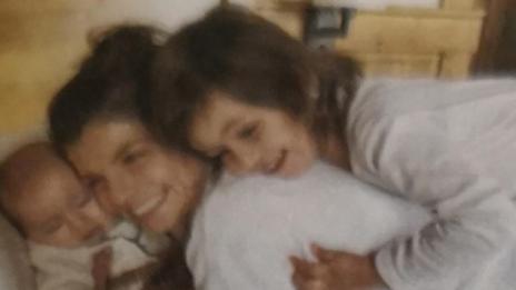 Мис България 2006 Славена Вътова показа втората си дъщеря