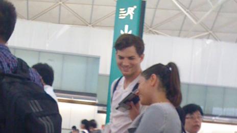 Мила иска от Аштън да приключи развода си с Деми най-накрая