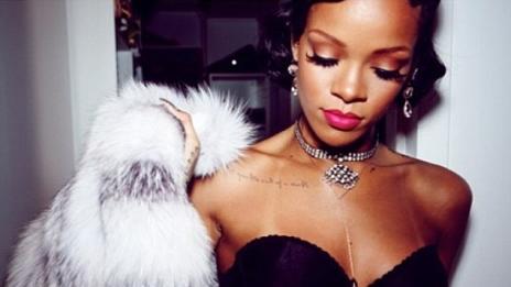 Риана събра приятелите си на празнична вечеря