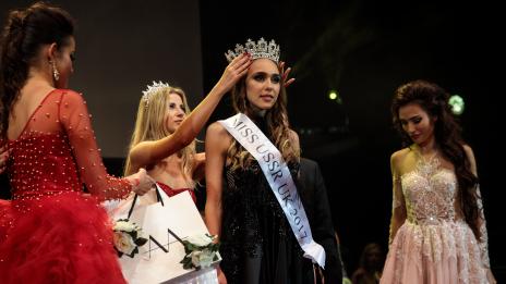 Избраха новата Мис Съветски съюз, майсторка е в шаха