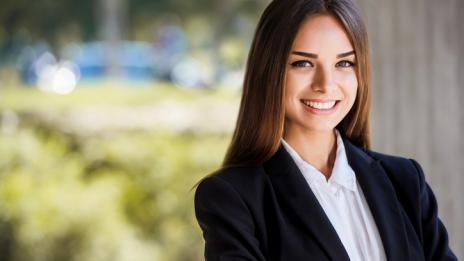 Защо тя избира кариера пред връзка?