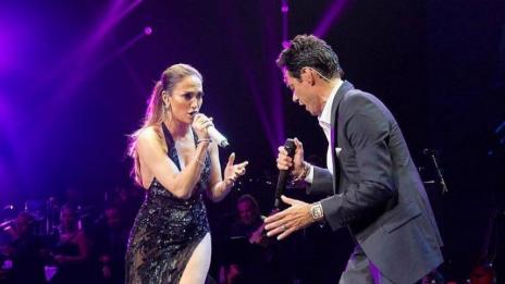 Марк Антъни пред трети развод, целува Джей Ло на сцената