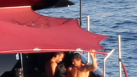 Кристиано Роналдо в горещи танци... С жена!